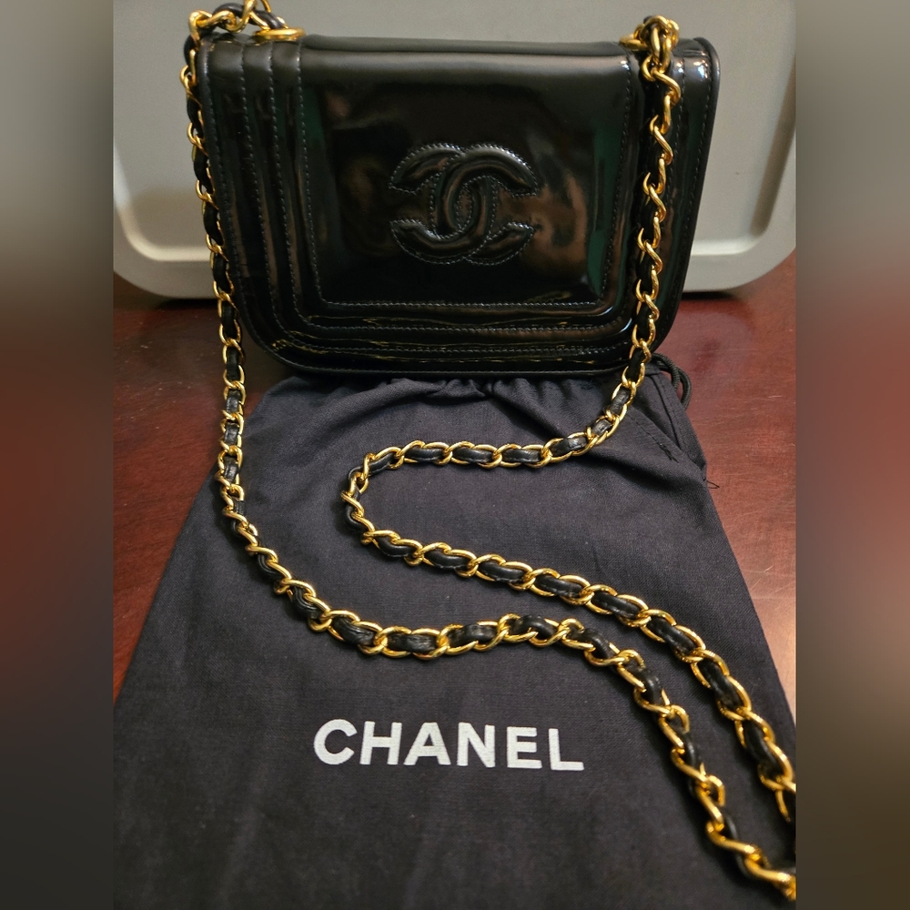 Chanel vintage black patent shoulder bag
